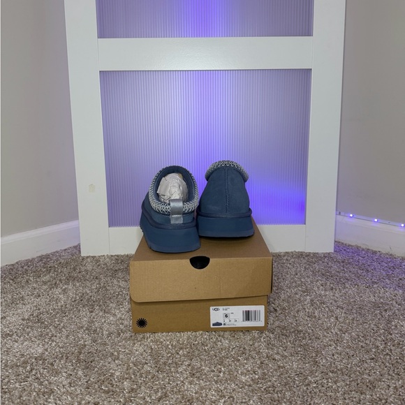 Women’s Size 6 UGG TAZZ in Deep Blue - Picture 4 of 6